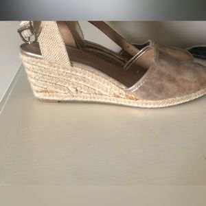 Ladies gold wedge